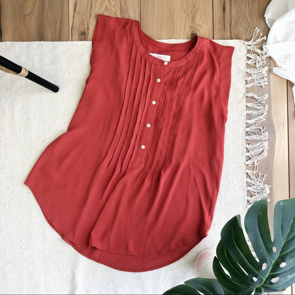 LOFT Sleeveless Pleated Blouse